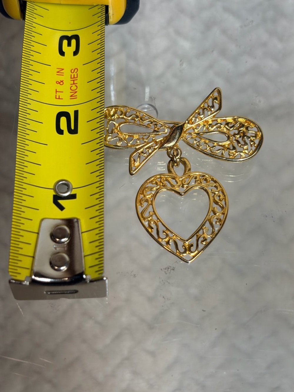 Vintage Gold Filigree Bow Brooch Heart Dangle Charm Coquette Romantic Aesthetic - Picture 4 of 5